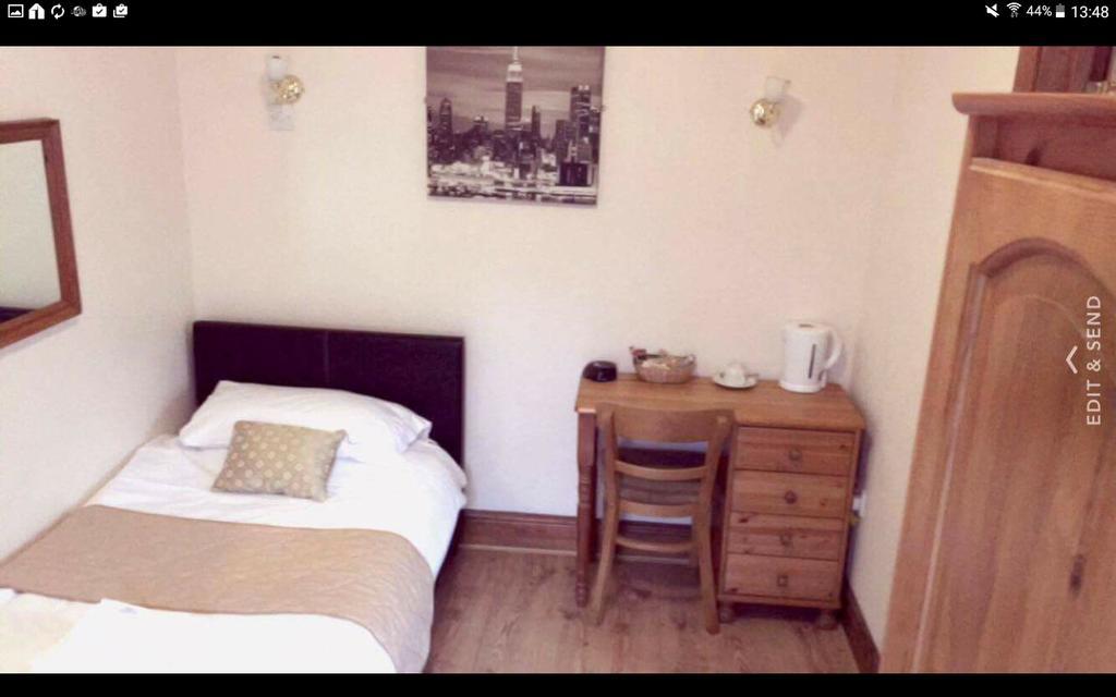 Dillwyn'S Hotel Pontardawe Екстериор снимка